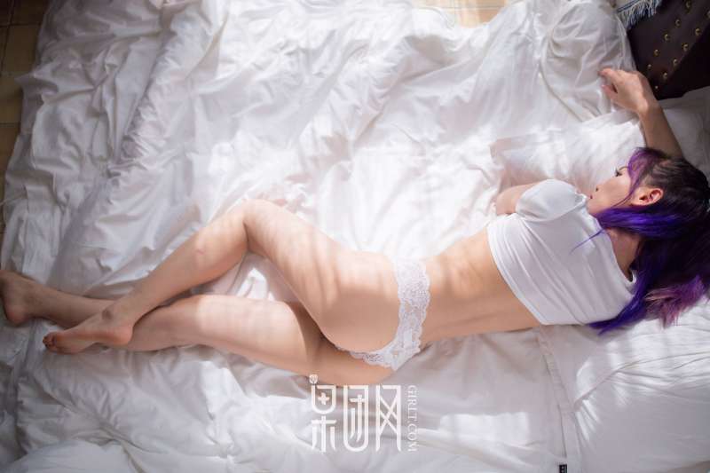 紫发豪乳妹~蜜桃臀高翘解锁新姿势！