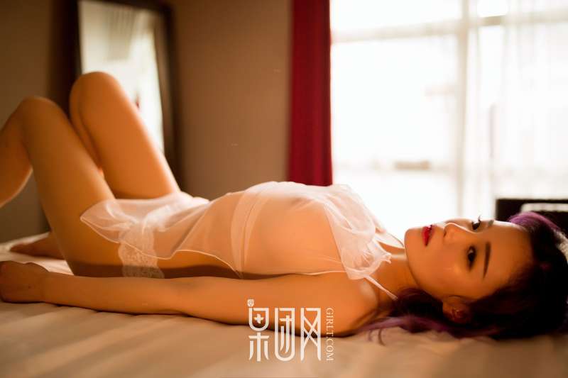 紫发豪乳妹~蜜桃臀高翘解锁新姿势！