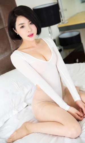 美乳房美汐大尺度性感翘臀写真