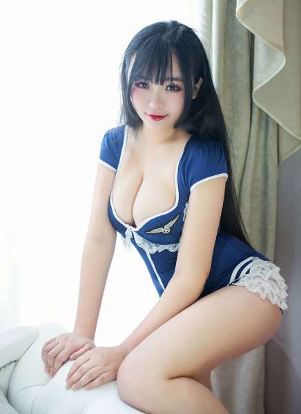 爆胸妹纳砂写真图秀丰满身材惊艳眼球