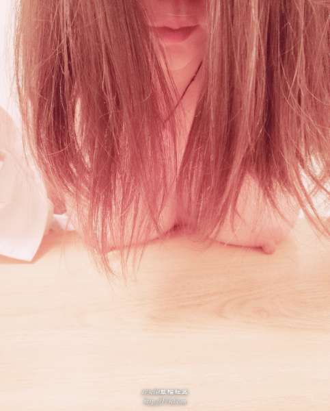 黑丝爆乳秘书在办公室内各种引诱