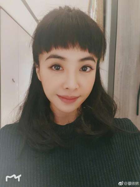 网友庙里许愿“求娶蔡依林” 本尊回应：想和月老联名出脑公系列