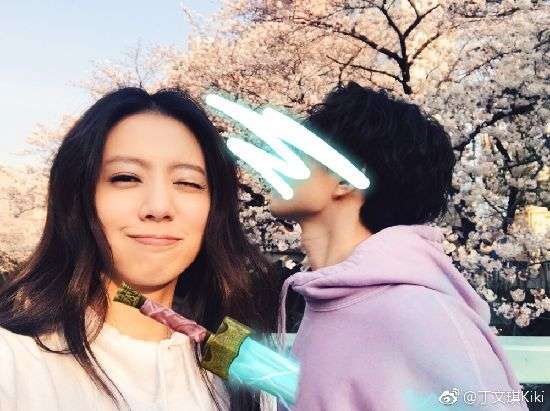 林宥嘉妻子丁文琪挺6月孕肚正面照曝光 四肢纤细身材依旧苗条