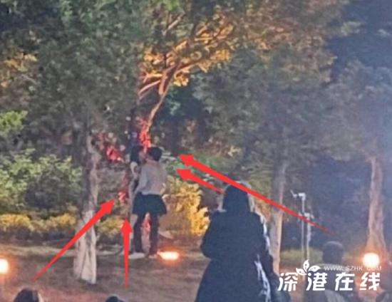 谭松韵宋威龙吻戏被围观 百位学生场面尴尬！