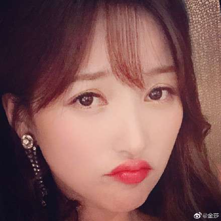 金莎恨嫁心切 配周震南表情包称：我啥时能嫁？