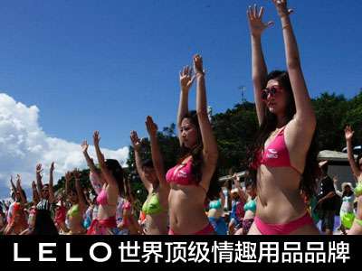 三亚3000人上演比基尼热舞