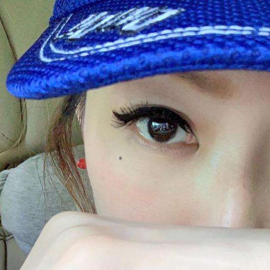 郑秀文晒自拍