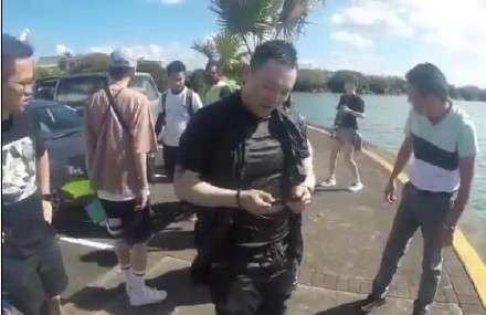 摄影师拍莫文蔚太专注落水 网友：真的很敬业了