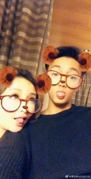 萧亚轩公布与24岁男友恋情：爱就是需要我们在一起