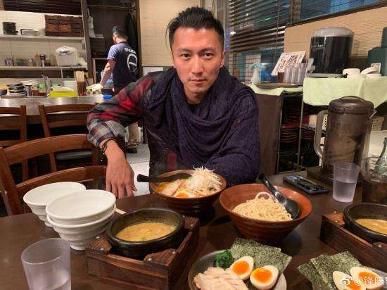 谢霆锋罕见谈感情观 感慨：一定要珍惜我们身边的人