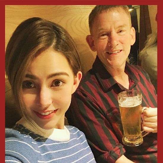 昆凌为爸爸庆生晒父女合照 女婿周杰伦默默点赞祝福