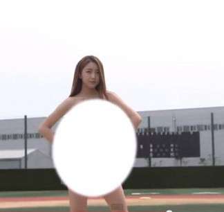 19岁女星秀彬当众全裸露乳