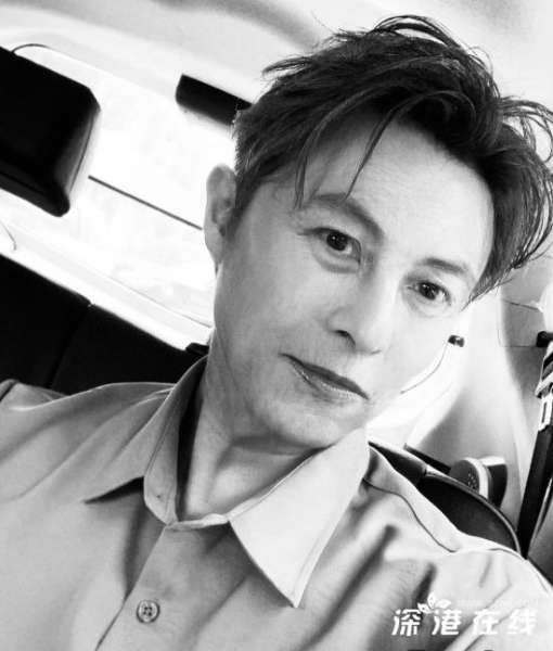 邱胜翊晒老年妆感恩亲人 粉丝接梗“王子”变“王爷”