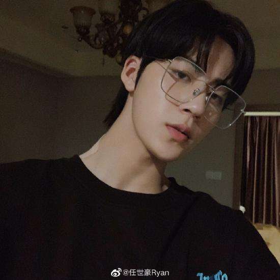 创造营学员任世豪疑似恋情曝光 经纪公司出面否认