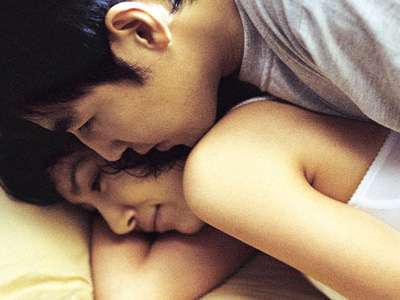 情侣最钟情的床上“蠕动”姿势