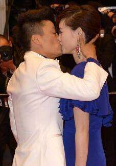 王宝强马蓉离婚案最新消息：王宝强马蓉婚姻关系解除 婚生子女分别由两人抚养