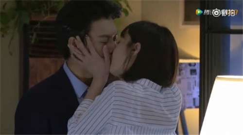 《外科风云》白百何强吻了靳东三次，靳东说再也不想拍吻戏了