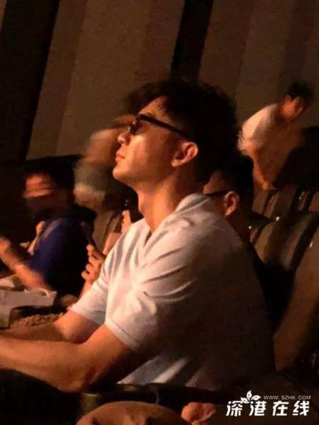 李晨分手后首次公开亮相 心情愉快状态十分不错