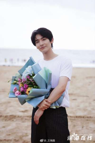 网剧当她恋爱时唐迦南是谁演的-王瑞昌个人资料作品介绍