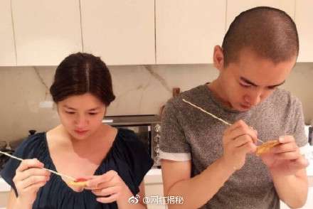陈妍希称与陈晓每天都是情人节 自己做的菜老公很捧场 网友：秀一脸恩爱