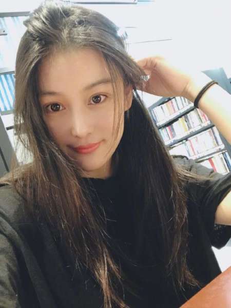 张馨予升级当妈 网友：这才是爱情最好的模样！