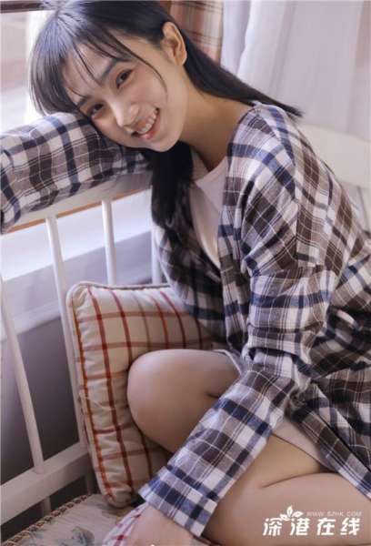 “军训女神”蔡卓音首演《沉默不语的顾小姐》悬疑开播
