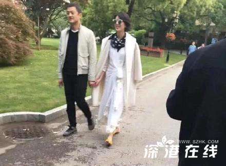 网曝李亚鹏女友近照 现身街头唱歌十分优雅有气质！