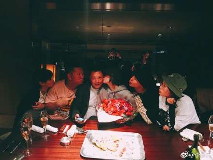 李小冉生日晒美照 与老公同框撒糖 李小冉老公是谁-