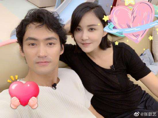 张歆艺晒合照为袁弘庆生 网友：太有夫妻相了！