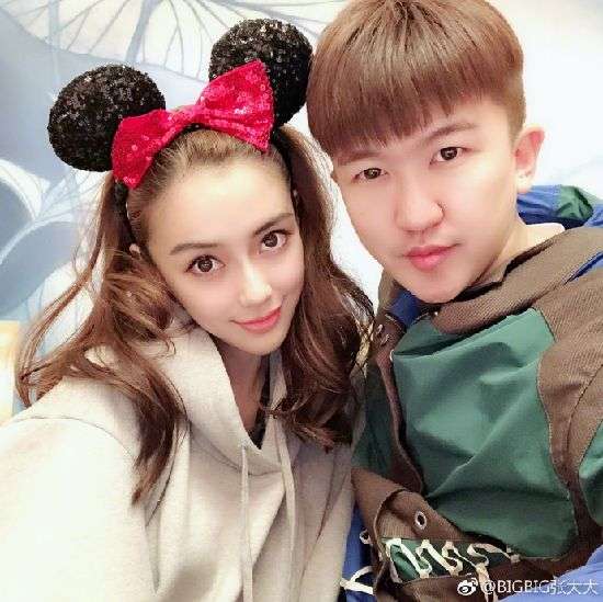 张大大情人节与Angelababy黄晓明夫妇出游 遭网友调侃：这个电灯泡有2500瓦