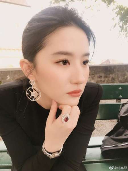 刘亦菲发文引热议：不是志同道合 那就好聚好散