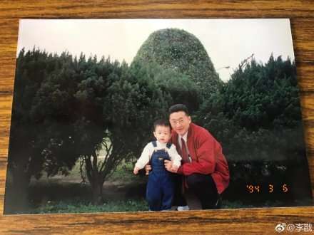 李敖去世一周年纪念日 李戡发文纪念：实践父亲期许