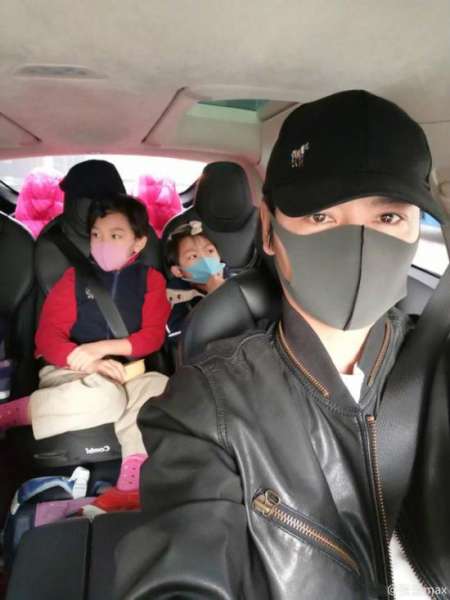 张晋全副武装送女儿上学：希望大家都身体健康