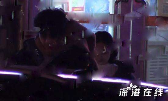 宋威龙与赵佳丽度假归来手挽手被拍 疑似恋情曝光