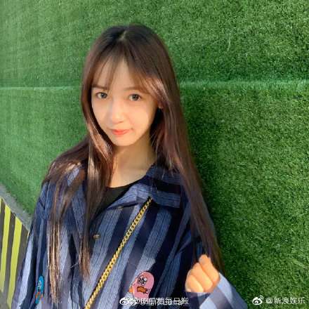 吴亦凡恋情曝光！与美女一同回家牵手超甜超苏！