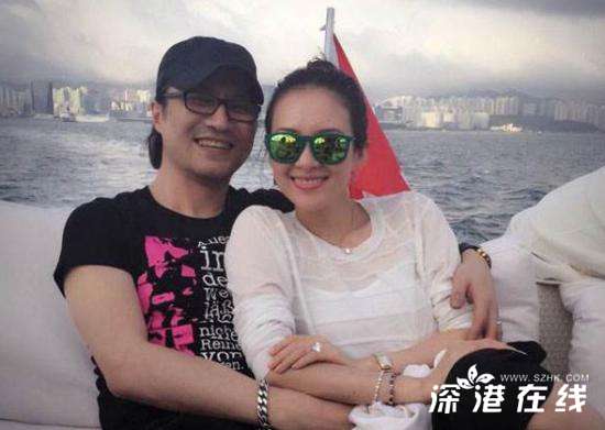 章子怡晒汪峰比心照：这是比划七啊 笑shi我了！