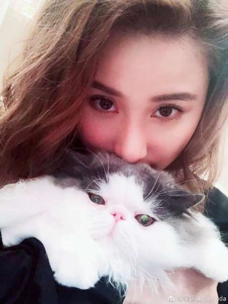 窦骁何超莲承认恋情：hi Babe 狗粮狗粮