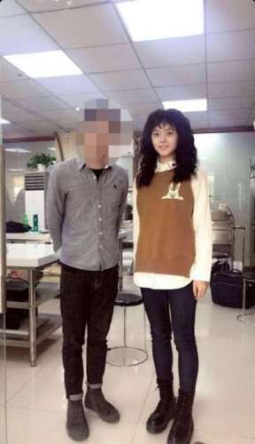 初恋这件小事女主造型曝光 赵今麦顶泡面卷发