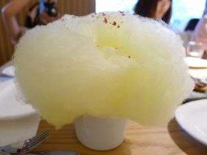 司机用1吨棉花糖铺路示爱