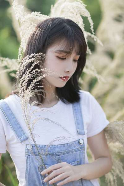 平胸女研究生