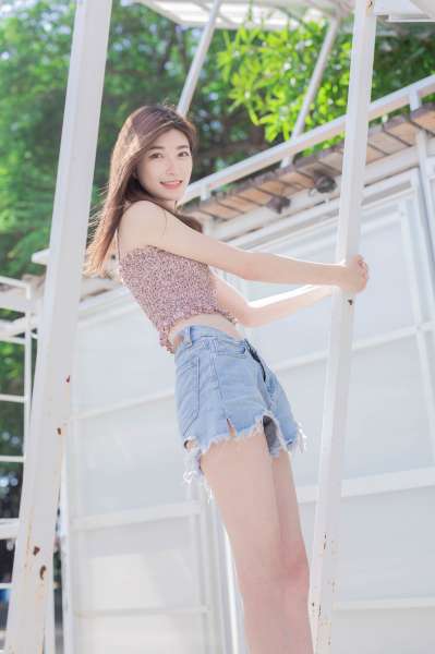 平胸女研究生