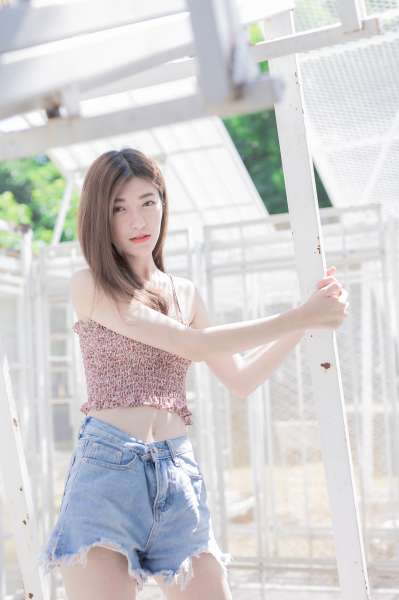 平胸女研究生