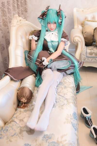 清纯妹子初音未来~丝袜秀美腿