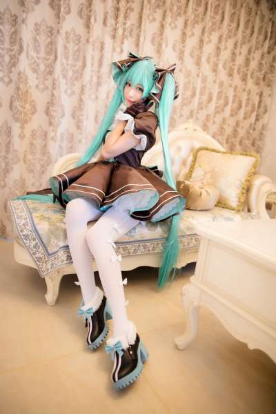 清纯妹子初音未来~丝袜秀美腿