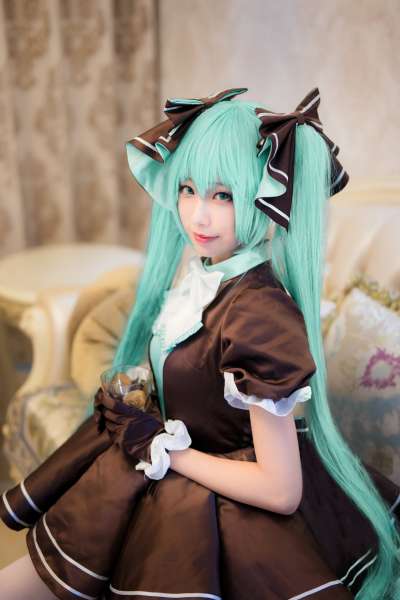 清纯妹子初音未来~丝袜秀美腿