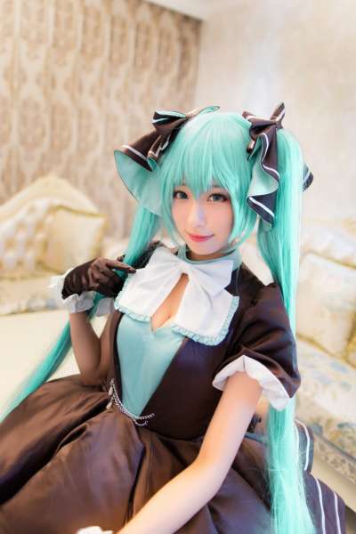 清纯妹子初音未来~丝袜秀美腿