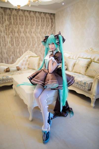 清纯妹子初音未来~丝袜秀美腿