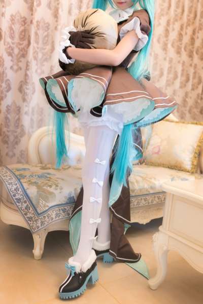 清纯妹子初音未来~丝袜秀美腿