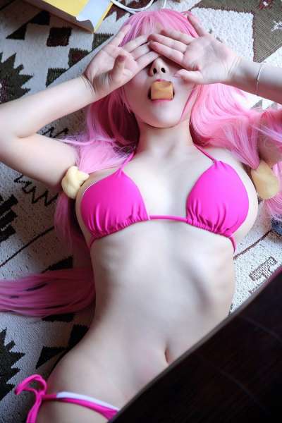 童颜巨乳柳侑绮~写真大秀巨乳