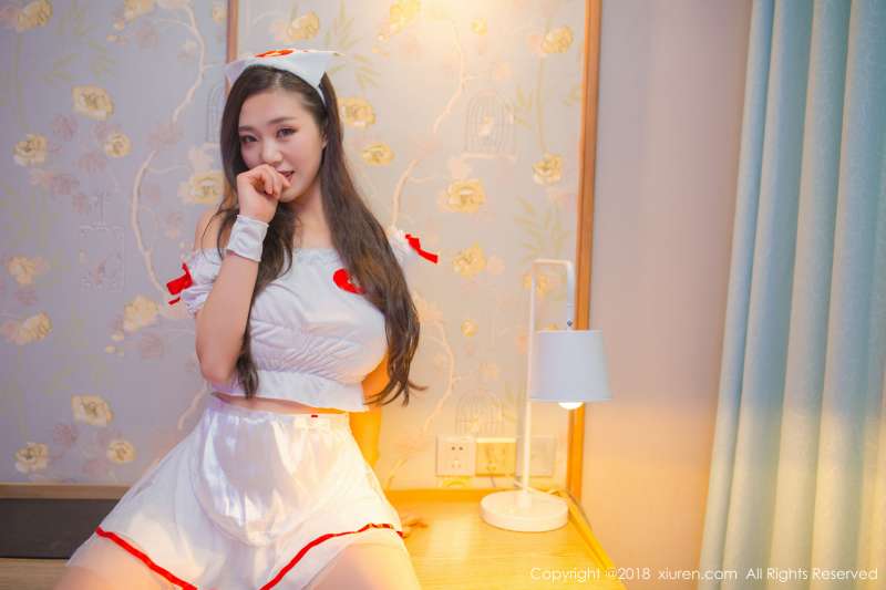 标致美女宋-KiKi激情诱惑护士制服身材苗条